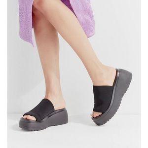 Brand new UOxSteve Madden Slinky 90s shoes